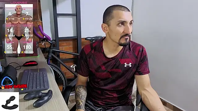 Snapshot of Marck_Muscle chatting on June 2026 11:49:01 PM Marck Muscle online show from June 2026 11:49:01 PM