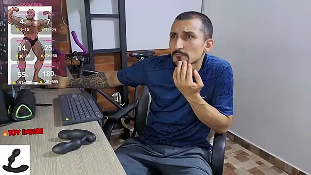 Snapshot of Marck_Muscle chatting on June 2026 11:35:01 PM Marck Muscle online show from June 2026 11:35:01 PM