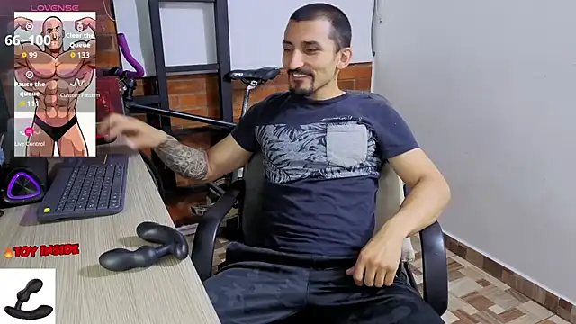 Snapshot of Marck_Muscle chatting on June 2026 01:45:01 AM Marck Muscle online show from June 2026 01:45:01 AM