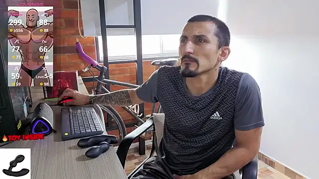 Snapshot of Marck_Muscle chatting on July 2026 08:04:02 PM Marck Muscle online show from July 2026 08:04:02 PM
