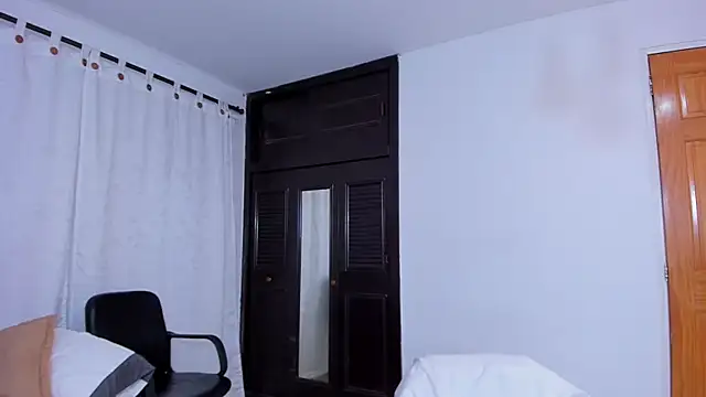 Snapshot of AURORA_FRANKLIN chatting on December 2024 06:55:01 PM AURORA FRANKLIN online show from December 2024 06:55:01 PM