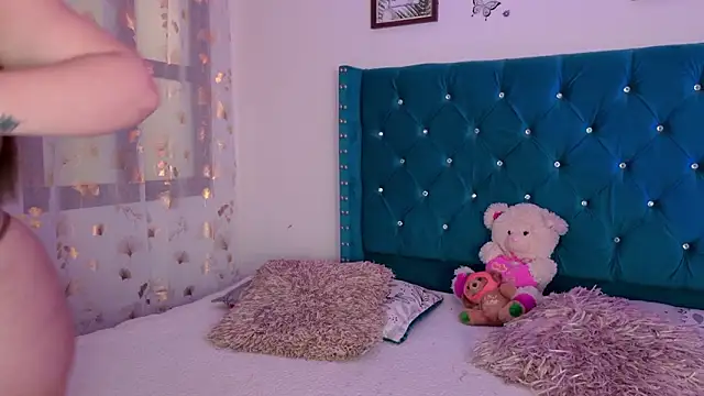 Lilly Peach22 online show from February 2026 04:11:01 AM