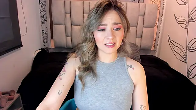 Snapshot of KataHot_ chatting on November 2025 08:07:01 PM KataHot online show from November 2025 08:07:01 PM