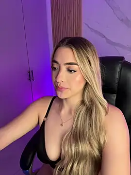 Snapshot of kyliejoness chatting on July 2026 02:48:02 AM kyliejoness online show from July 2026 02:48:02 AM