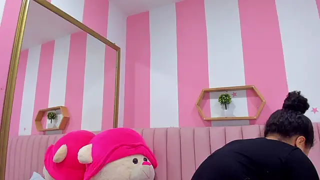 ISABELLA 020 online show from September 2025 01:44:02 PM