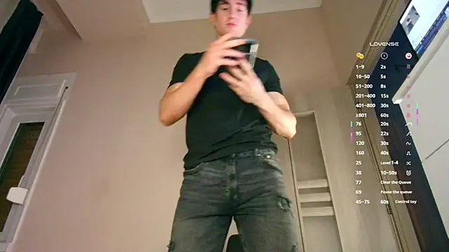 ChristianLevine  online show from December 2025 03:40:02 PM