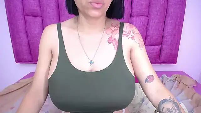 Snapshot of LindaKardi chatting on September 2025 12:28:02 PM LindaKardi online show from September 2025 12:28:02 PM