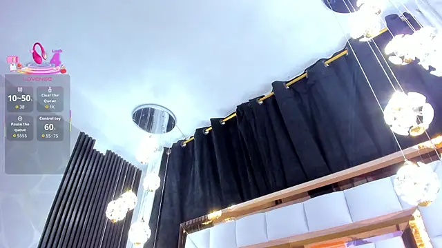 SarayRoyse online show from November 2025 07:35:01 PM