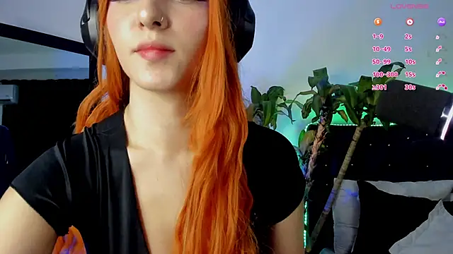 Snapshot of devlin_violett chatting on January 2025 05:44:02 AM devlin violett online show from January 2025 05:44:02 AM