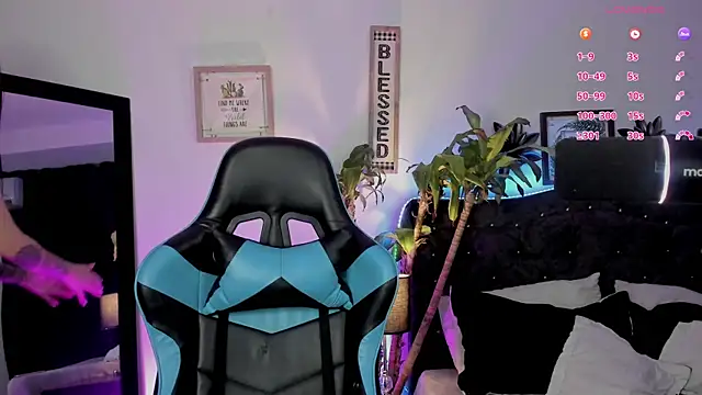 Snapshot of devlin_violett chatting on February 2025 03:39:02 AM devlin violett online show from February 2025 03:39:02 AM