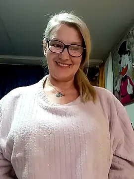 irinamaux online show from April 2026 07:44:02 PM