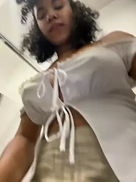 Snapshot of Brunettexio chatting on December 2024 05:22:02 PM Brunettexio online show from December 2024 05:22:02 PM