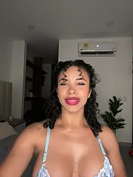 Snapshot of Brunettexio chatting on February 2025 10:21:02 PM Brunettexio online show from February 2025 10:21:02 PM