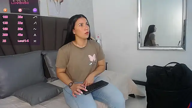 Snapshot of Sofi_Perez_ chatting on May 2026 11:16:01 AM Sofi Perez online show from May 2026 11:16:01 AM