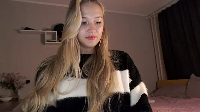 Snapshot of Milk_Bunny chatting on December 2024 06:04:02 PM Milk Bunny online show from December 2024 06:04:02 PM