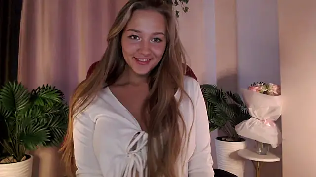 Snapshot of Milk_Bunny chatting on February 2025 08:54:01 AM Milk Bunny online show from February 2025 08:54:01 AM