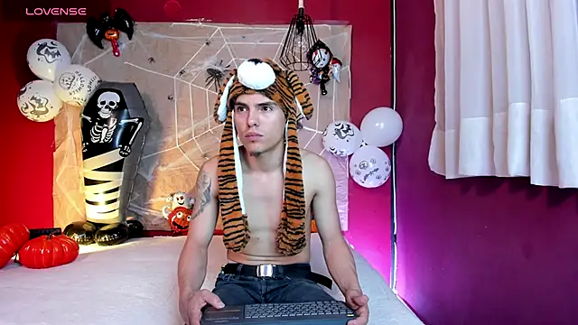  Tattoo Couple online show from October 2025 02:31:01 PM