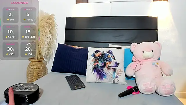 Julieta Coopeer  online show from February 2026 10:44:02 AM