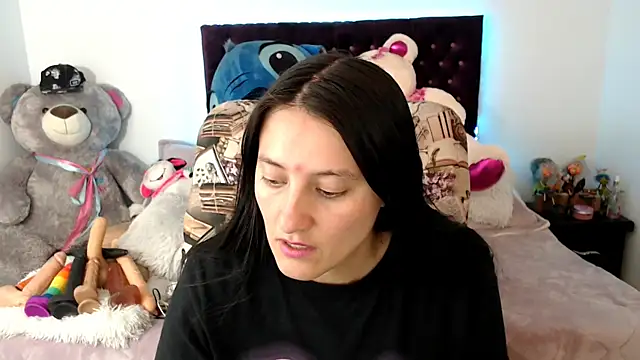 Lorenahot 06 online show from December 2025 06:37:02 PM