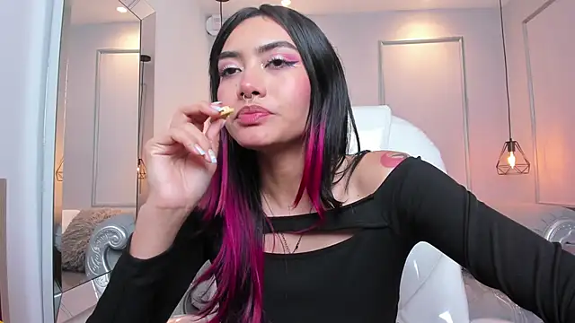 AzuraKindong online show from March 2025 01:41:02 AM