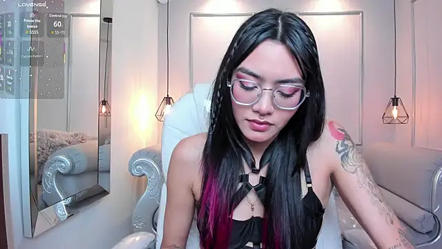 AzuraKindong online show from October 2025 07:42:02 PM