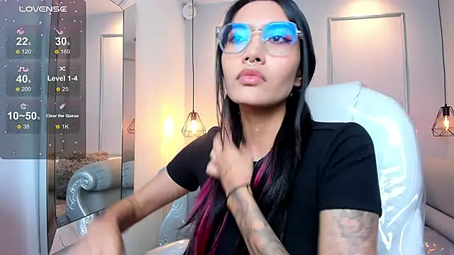 AzuraKindong online show from November 2025 07:14:01 PM