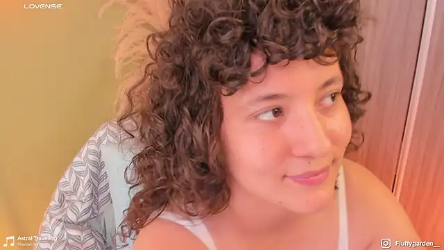 Snapshot of orchide_ chatting on February 2026 09:11:02 PM orchide online show from February 2026 09:11:02 PM