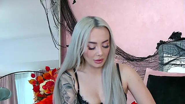 Snapshot of FrancescaMcGray chatting on October 2025 08:27:05 AM FrancescaMcGray online show from October 2025 08:27:05 AM