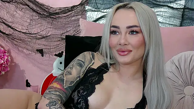 Snapshot of FrancescaMcGray chatting on November 2025 09:11:01 AM FrancescaMcGray online show from November 2025 09:11:01 AM