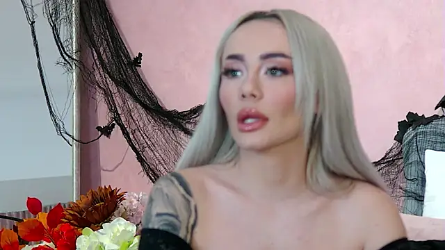 Snapshot of FrancescaMcGray chatting on November 2025 08:02:02 AM FrancescaMcGray online show from November 2025 08:02:02 AM