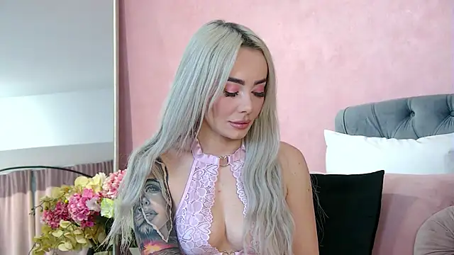 Snapshot of FrancescaMcGray chatting on November 2025 08:36:02 AM FrancescaMcGray online show from November 2025 08:36:02 AM