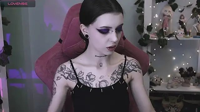 prettybones online show from June 2026 09:45:01 PM