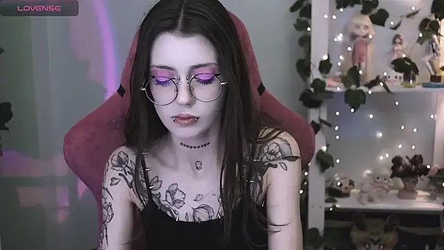prettybones online show from July 2026 10:36:01 PM