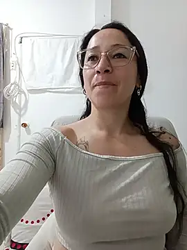 emilypoppy3 online show from July 2026 12:18:02 PM