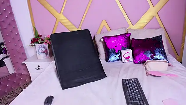 Snapshot of ShellbyDior chatting on March 2026 08:26:02 PM ShellbyDior online show from March 2026 08:26:02 PM