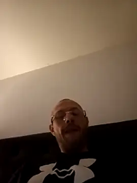 Guitccch online show from April 2026 08:09:02 PM