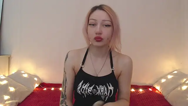Snapshot of Emily_hardcore chatting on June 2026 09:21:02 PM Emily hardcore online show from June 2026 09:21:02 PM