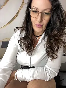 Katie-n online show from June 2026 02:41:02 PM