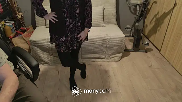 Snapshot of lolacharly@xh chatting on February 2025 06:08:02 PM lolacharlyxh online show from February 2025 06:08:02 PM