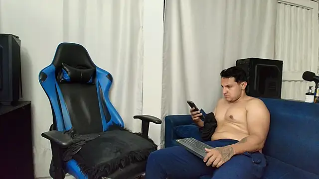 Snapshot of hott_dicks chatting on June 2026 01:52:02 AM hott dicks online show from June 2026 01:52:02 AM