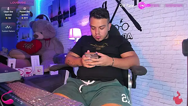 Snapshot of Naughty_Charly chatting on February 2025 09:26:02 PM Naughty Charly online show from February 2025 09:26:02 PM