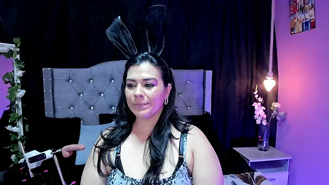 martina foxy  online show from February 2025 01:11:01 PM