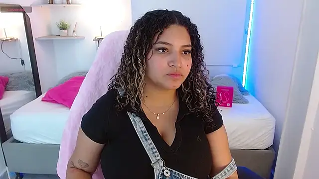 Julia Boobs online show from September 2025 12:30:01 PM