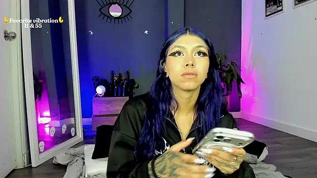 Snapshot of Raven_Witch_ chatting on May 2026 06:15:02 PM Raven Witch online show from May 2026 06:15:02 PM