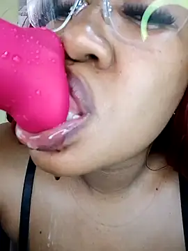 Snapshot of Puneee_Lucee chatting on January 2025 02:35:02 PM Puneee Lucee online show from January 2025 02:35:02 PM