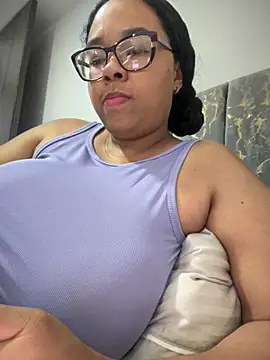 Snapshot of XMara chatting on October 2025 02:13:01 PM XMara online show from October 2025 02:13:01 PM