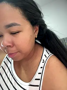 Snapshot of XMara chatting on November 2025 05:57:02 PM XMara online show from November 2025 05:57:02 PM