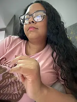 Snapshot of XMara chatting on November 2025 05:33:02 PM XMara online show from November 2025 05:33:02 PM