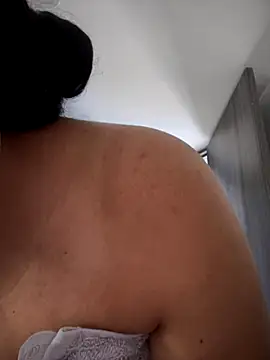 Snapshot of XMara chatting on November 2025 06:08:01 PM XMara online show from November 2025 06:08:01 PM