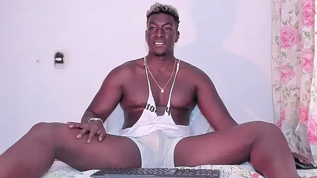 Snapshot of michaell_james7 chatting on December 2024 02:09:02 AM michaell james7 online show from December 2024 02:09:02 AM